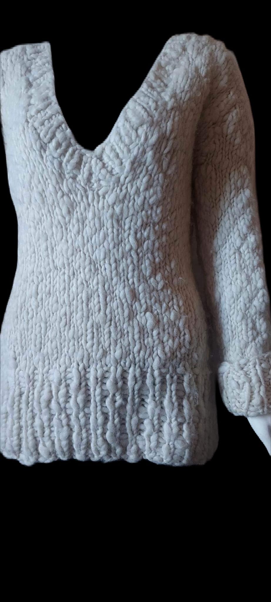 Simone handknitted natural merino V-neck